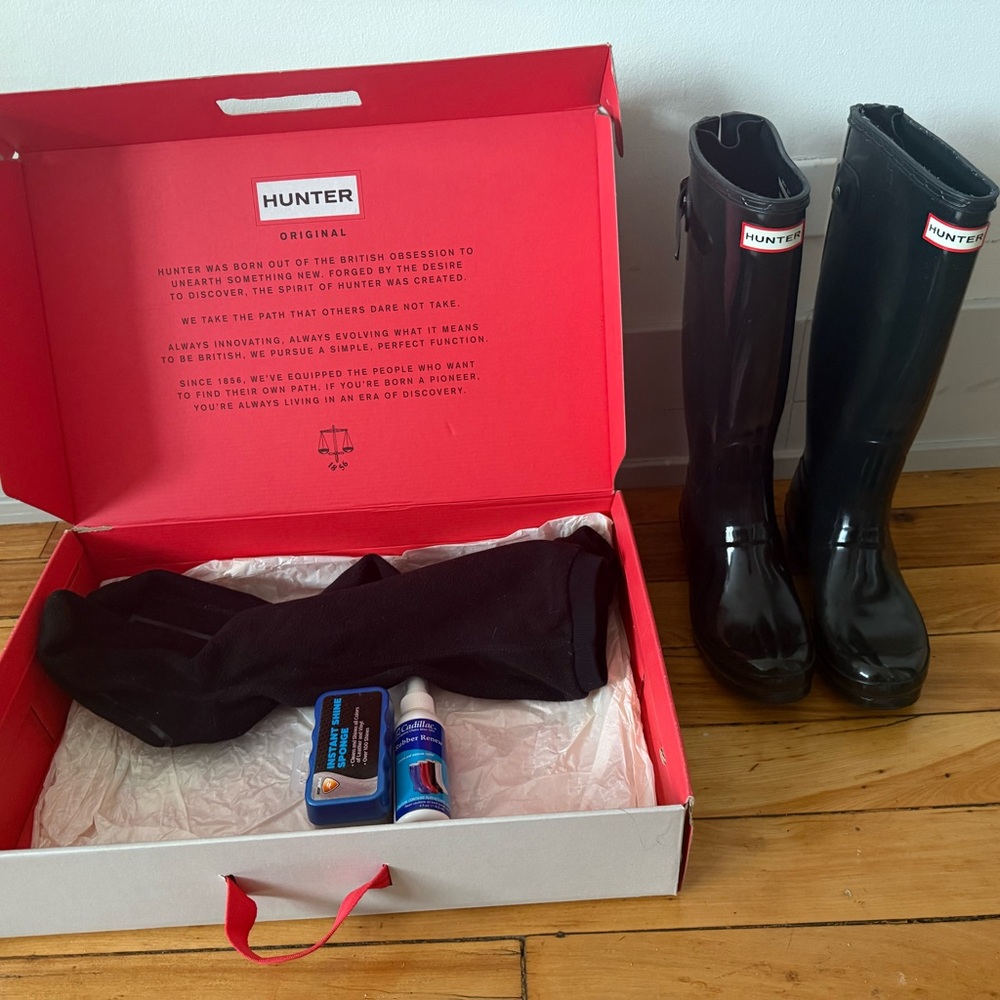 GLOSSY BLACK ADJUSTABLE KNEE HIGH HUNTER BOOTS SIZE 7